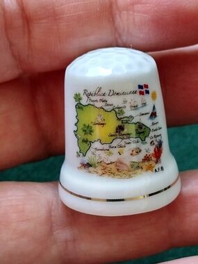 Dominican Republic Map Porcelain Thimble with Gold Band